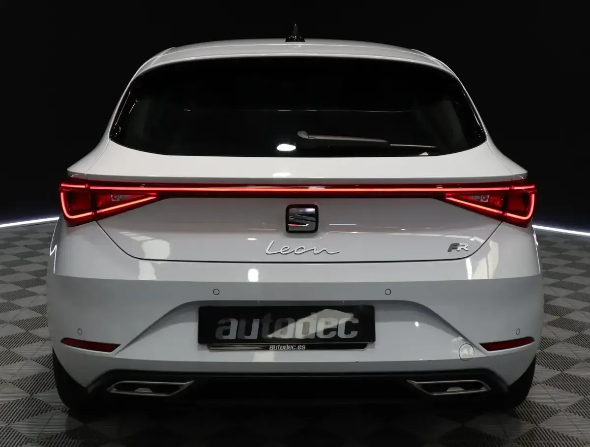 Usado Seat Leon FR 150 CV (110 kW) 2024 Blanco Berlina