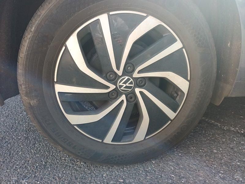 Usado VW Polo 95 CV (69 kW) 2024 Gris humo metalizado Utilitario