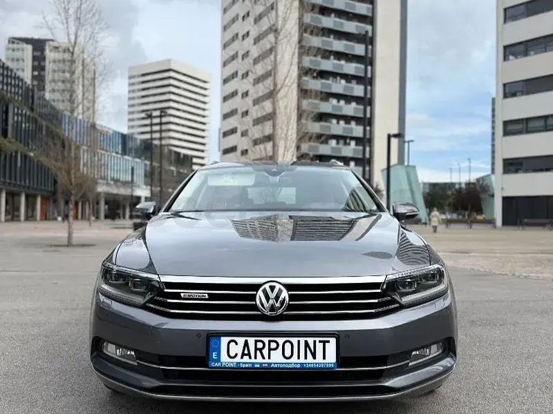 Usado VW Passat Sportline 240 CV (176 kW) 2015 Gris / plata Familiar