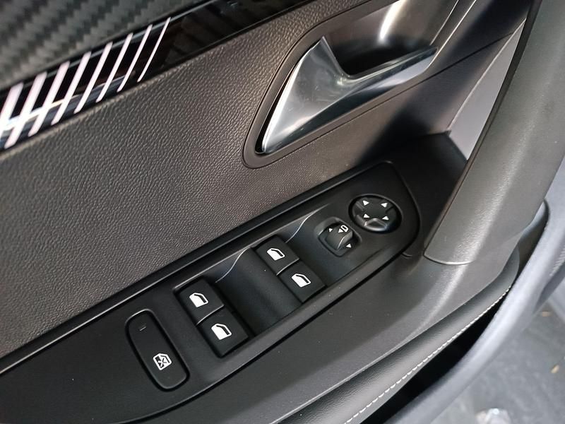 Nuevo Peugeot 2008 Allure 145 CV (106 kW) 2025 Gris SUV