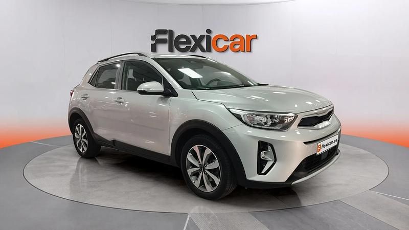 Usado Kia Stonic 101 CV (74 kW) 2022 Gris SUV