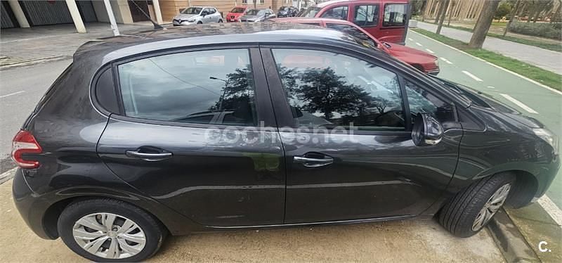 Usado Peugeot 208 Active 82 CV (60 kW) 2014 Gris / plata Utilitario