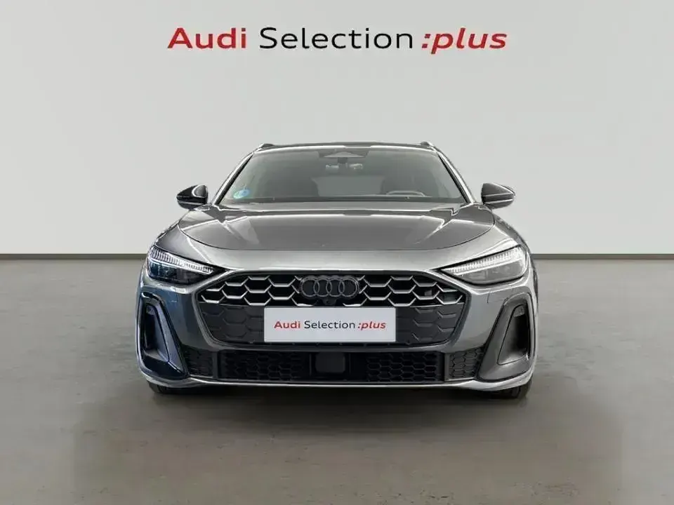 Usado Audi A5 204 CV (150 kW) 2025 Gris Familiar
