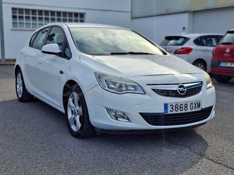 Usado Opel Astra Sport 110 CV (80 kW) 2010 Blanco Berlina