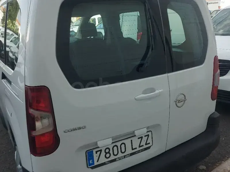 Usado Opel Combo Life Edition 102 CV (75 kW) 2022 Blanco Monovolumen