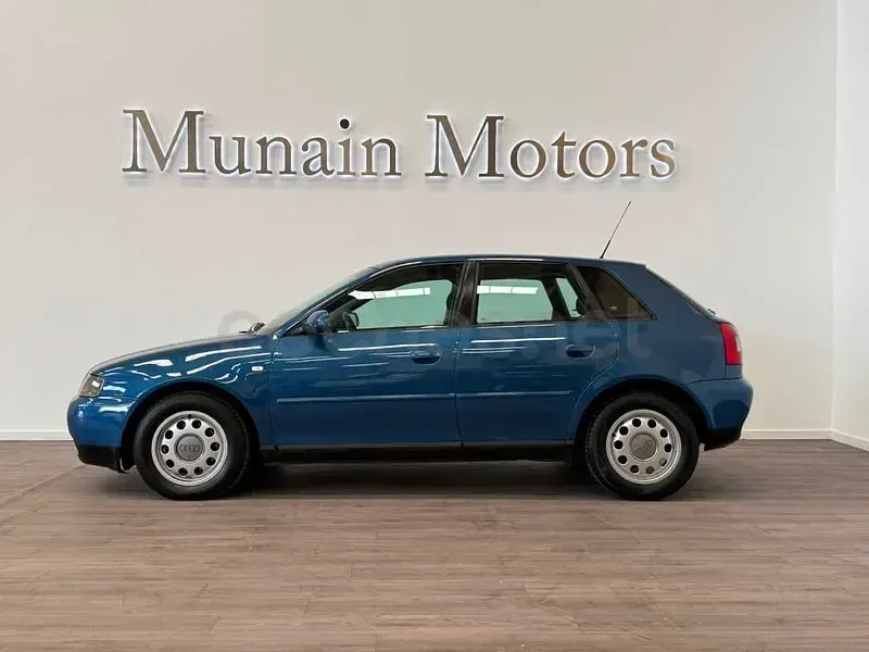 Usado Audi A3 Ambiente 100 CV (73 kW) 2002 Azul Utilitario