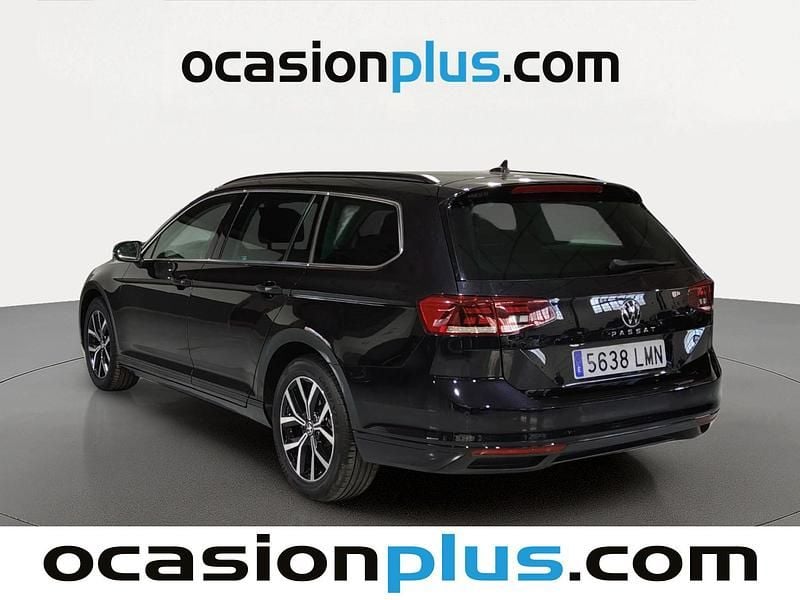 Usado VW Passat Executive 122 CV (89 kW) 2021 Negro Familiar