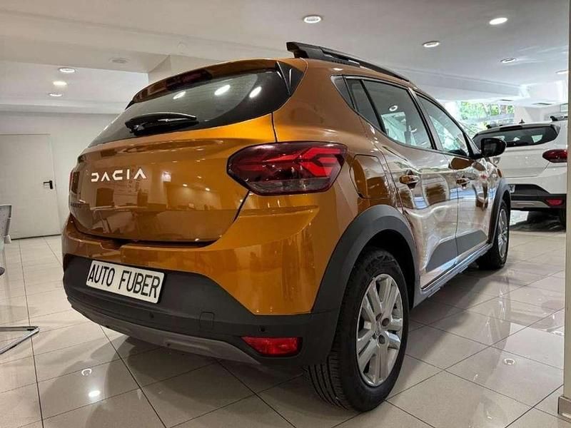 Usado Dacia Sandero Comfort 102 CV (75 kW) 2022 Naranja Berlina