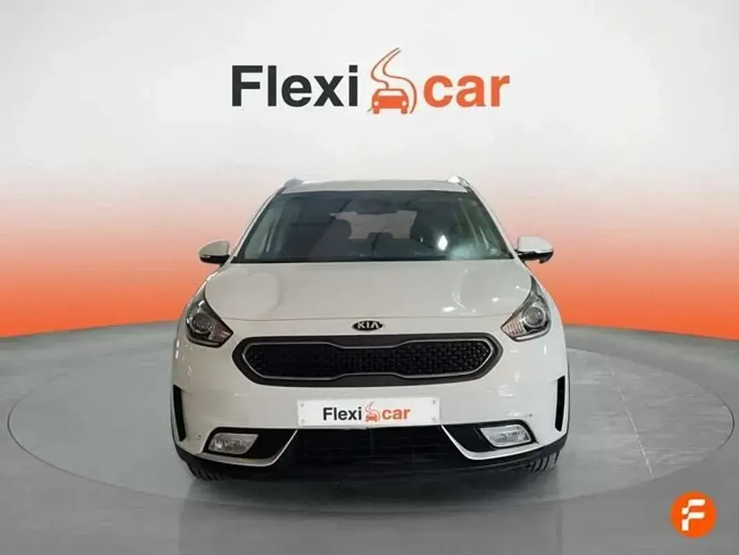 Begagnad Kia Niro 141 HK (103 kW) 2019 Vit SUV