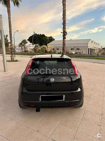 Usado Fiat Grande Punto Sport 130 CV (95 kW) 2005 Negro Utilitario