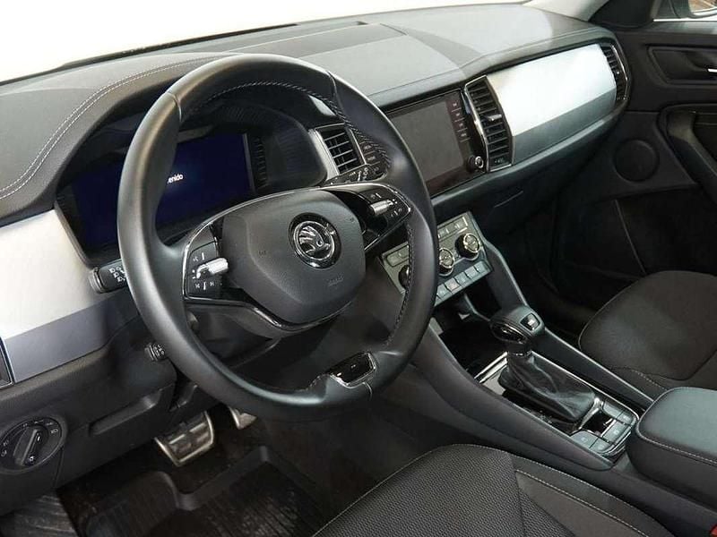 Usado Skoda Kodiaq Ambition 150 CV (110 kW) 2022 Blanco SUV