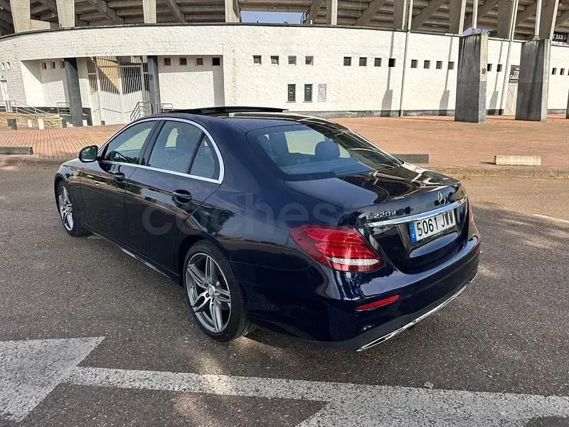 Usado Mercedes E220 194 CV (142 kW) 2017 Azul Berlina