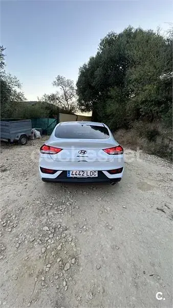 Usado Hyundai i30 136 CV (100 kW) 2019 Blanco Berlina