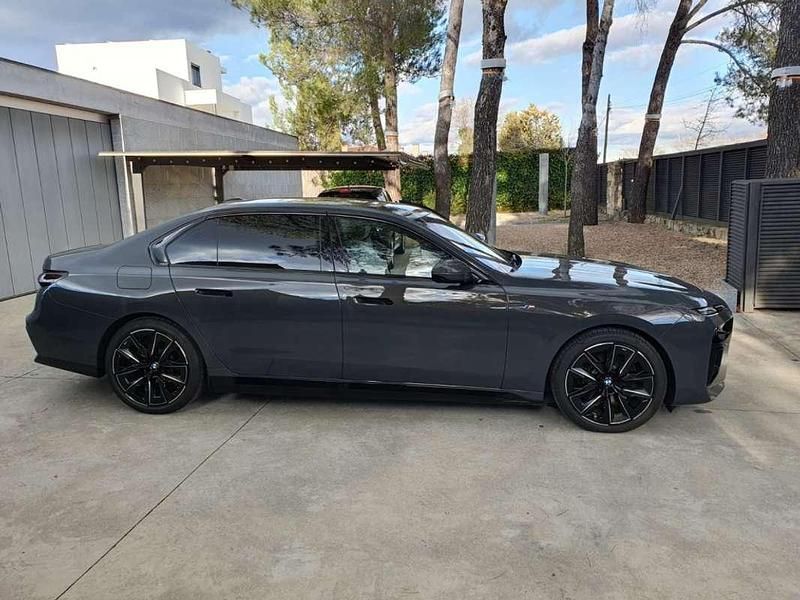 Usado BMW 750e M Sport 489 CV (359 kW) 2024 Negro Berlina