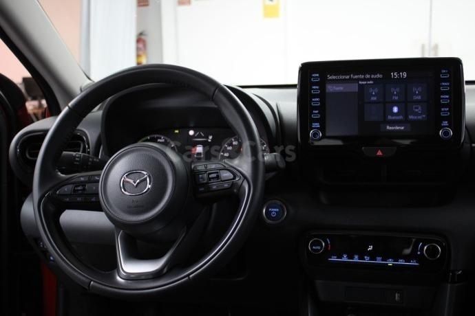 Usado Mazda 2 116 CV (85 kW) 2023 Rojo Utilitario