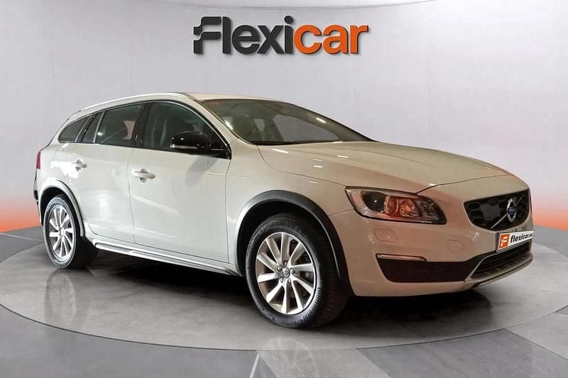 Blanco Usado 2017 Volvo V60 Momentum Familiar | 18.490 € (Precio justo) - Imagen 1/4