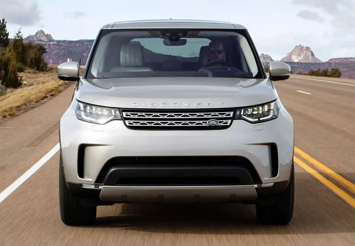 Käytetty Land Rover Discovery 5 HSE 241 HP (177 kW) 2017 Musta Katumaasturi