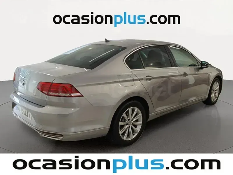 Usado VW Passat Advance 150 CV (110 kW) 2019 Gris / plata Berlina