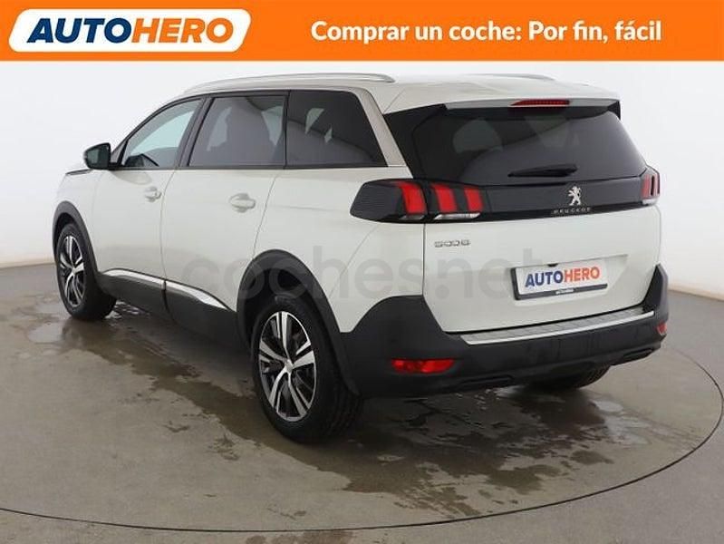 Usado Peugeot 5008 Allure 131 CV (96 kW) 2023 Blanco SUV