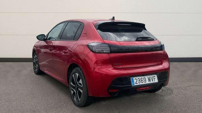 Usado Peugeot 208 Allure 102 CV (75 kW) 2024 Rojo Utilitario