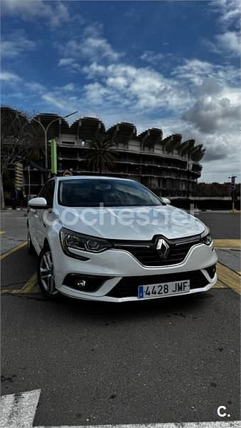 Usado Renault Mégane IV Business 90 CV (66 kW) 2016 Blanco Berlina