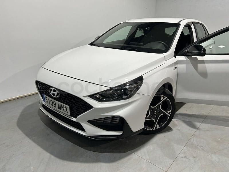 Usado Hyundai i30 N Line 120 CV (88 kW) 2024 Blanco Berlina