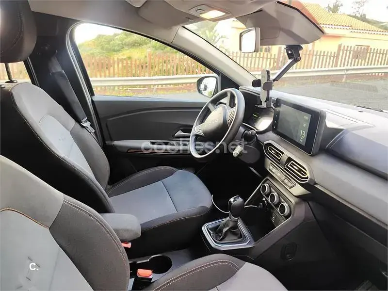 Usado Dacia Jogger Extreme 140 CV (102 kW) 2025 Verde Monovolumen