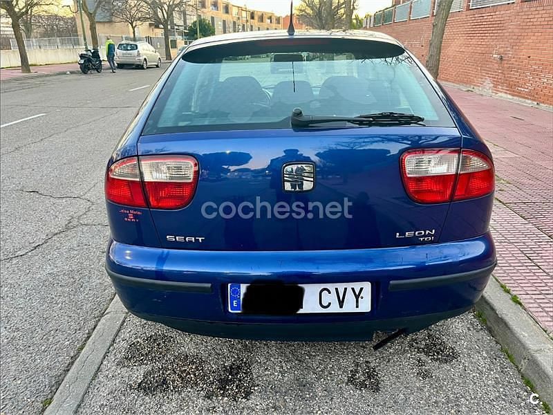 Usado Seat Leon Sport 105 CV (77 kW) 2004 Azul Utilitario