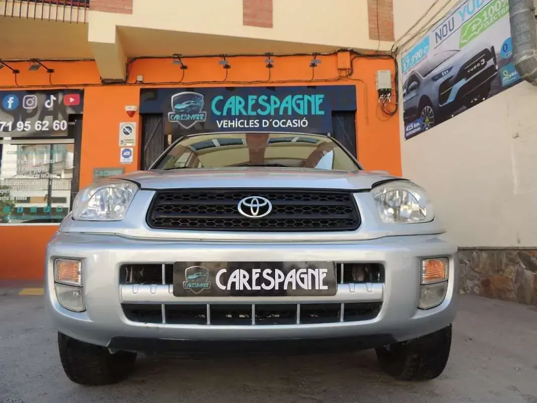 Usado Toyota RAV4 Luna 125 CV (91 kW) 2005 Plateado SUV