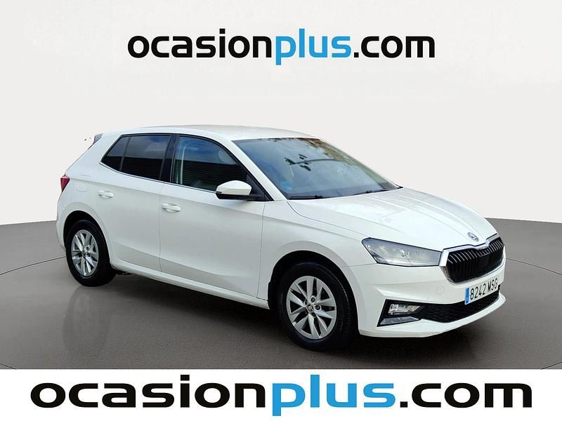 Usado Skoda Fabia Selection 95 CV (69 kW) 2024 Blanco Utilitario