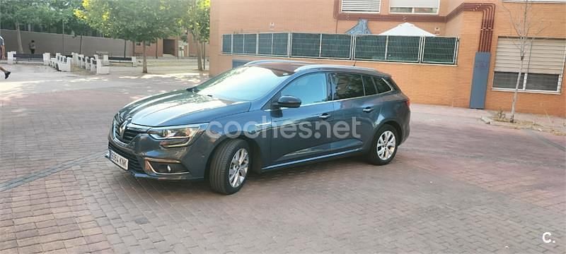 Usado Renault Mégane GrandTour 100 CV (73 kW) 2018 Gris / plata Familiar