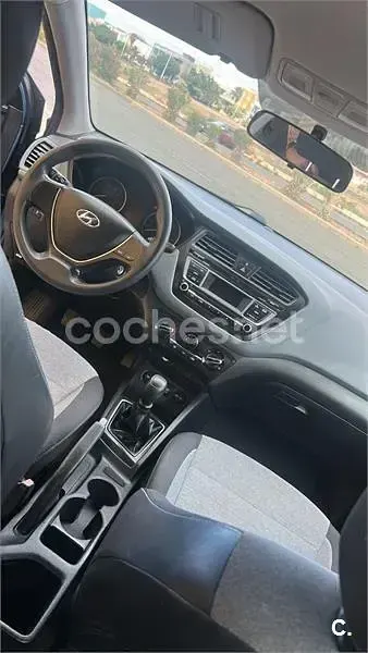Usado Hyundai i20 84 CV (61 kW) 2015 Azul Berlina