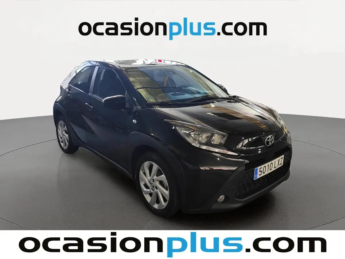 Usado Toyota Aygo X Play 72 CV (52 kW) 2022 Negro SUV