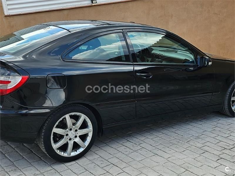 Usado Mercedes C220 Sport Edition 150 CV (110 kW) 2005 Negro Berlina