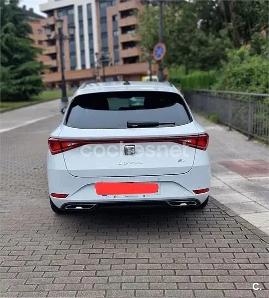 Usado Seat Leon FR 110 CV (80 kW) 2024 Blanco Familiar