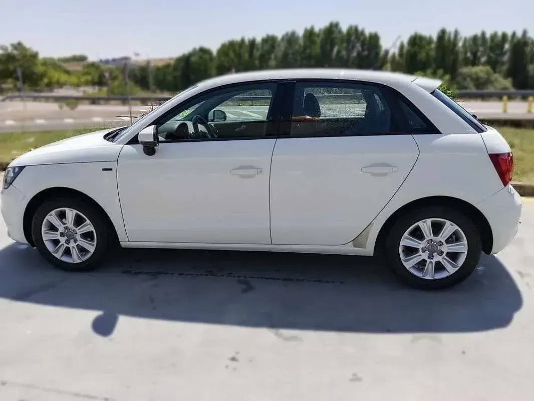 Usado Audi A1 Sportback 90 CV (66 kW) 2013 Blanco Utilitario