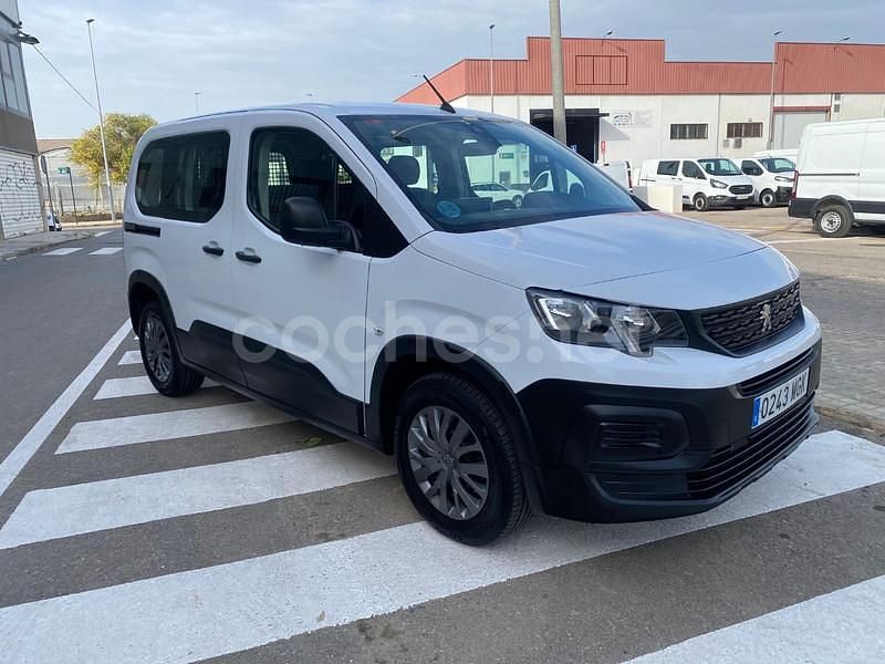 Usado Peugeot Rifter Active 100 CV (73 kW) 2023 Blanco Monovolumen