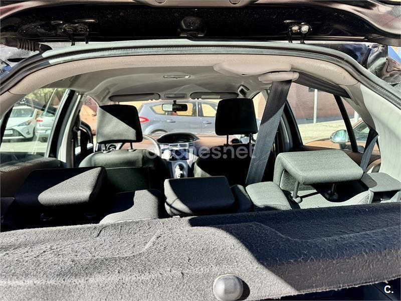 Usado Toyota Yaris 87 CV (63 kW) 2009 Gris / plata Utilitario