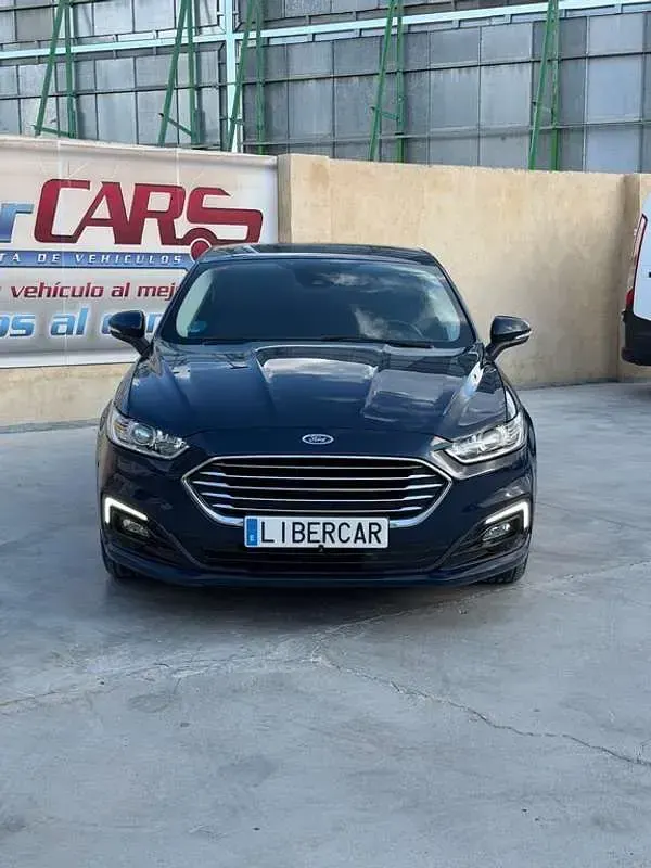 Usado Ford Mondeo Titanium 186 CV (136 kW) 2021 Azul Berlina
