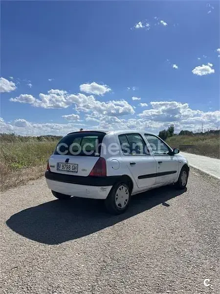 Usado Renault Clio II 65 CV (47 kW) 1998 Blanco Berlina