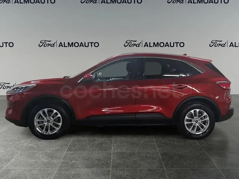 Usado Ford Kuga Titanium 225 CV (165 kW) 2022 Granate SUV