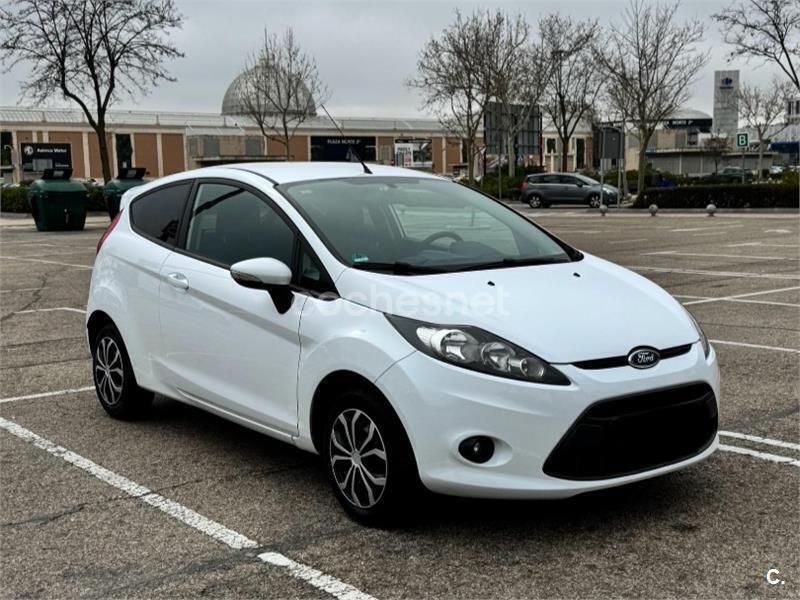 Blanco Usado 2012 Ford Fiesta Trend Utilitario | 4500 € (Precio justo) - Imagen 1/4