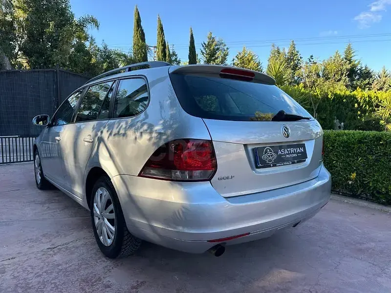 Usado VW Golf VI Advance 105 CV (77 kW) 2011 Gris / plata Utilitario