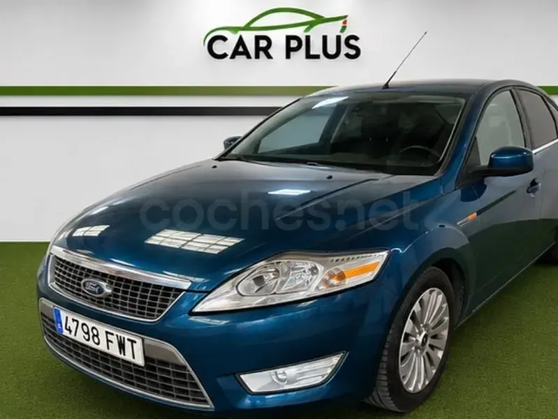 Usado Ford Mondeo Ghia 140 CV (102 kW) 2007 Azul Berlina
