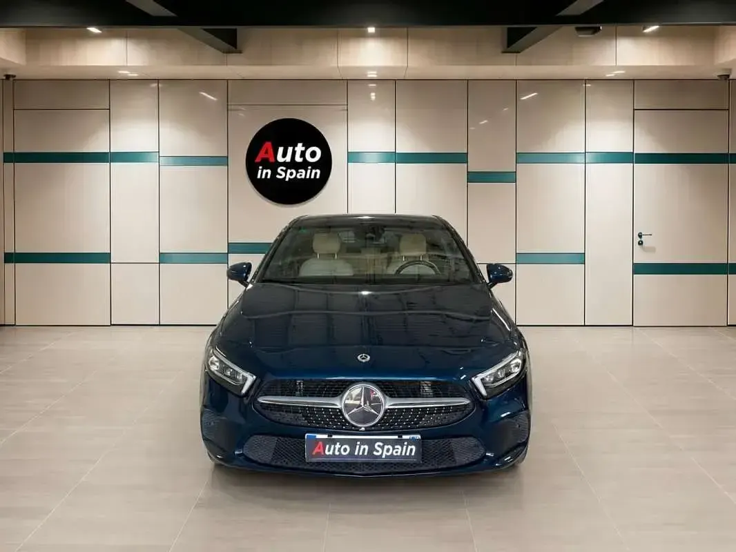 Usado Mercedes A180 116 CV (85 kW) 2019 Azul Berlina