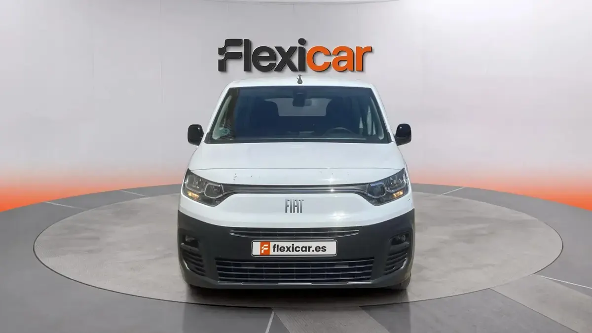 Usado Fiat Doblò 102 CV (75 kW) 2023 Blanco Monovolumen