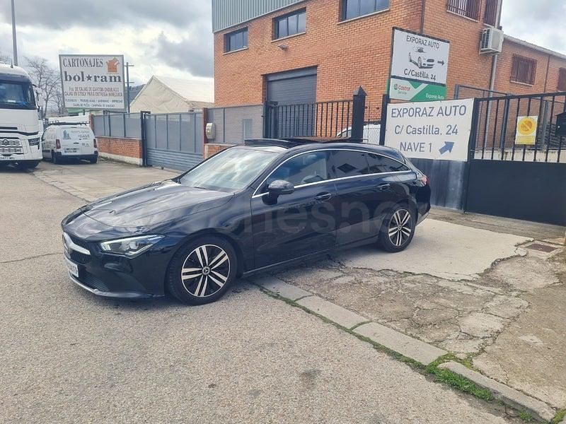 Usado Mercedes CLA200 Shooting Brake 150 CV (110 kW) 2022 Negro Familiar