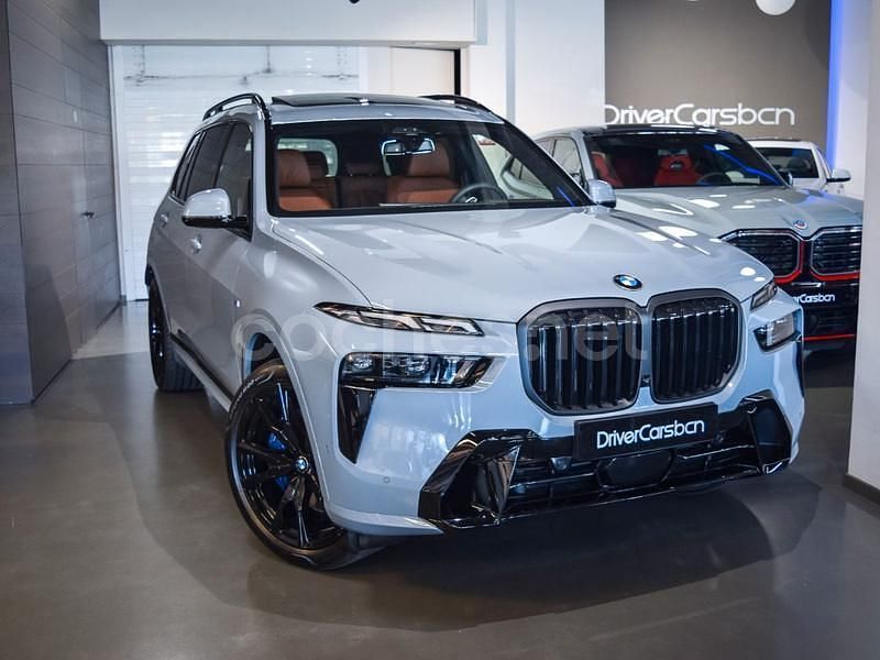 Gris / plata Usado 2025 BMW X7 Comfort Edition SUV | 130.900 € - Imagen 1/4