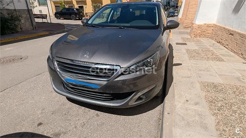 Usado Peugeot 308 Active 120 CV (88 kW) 2017 Gris / plata Berlina