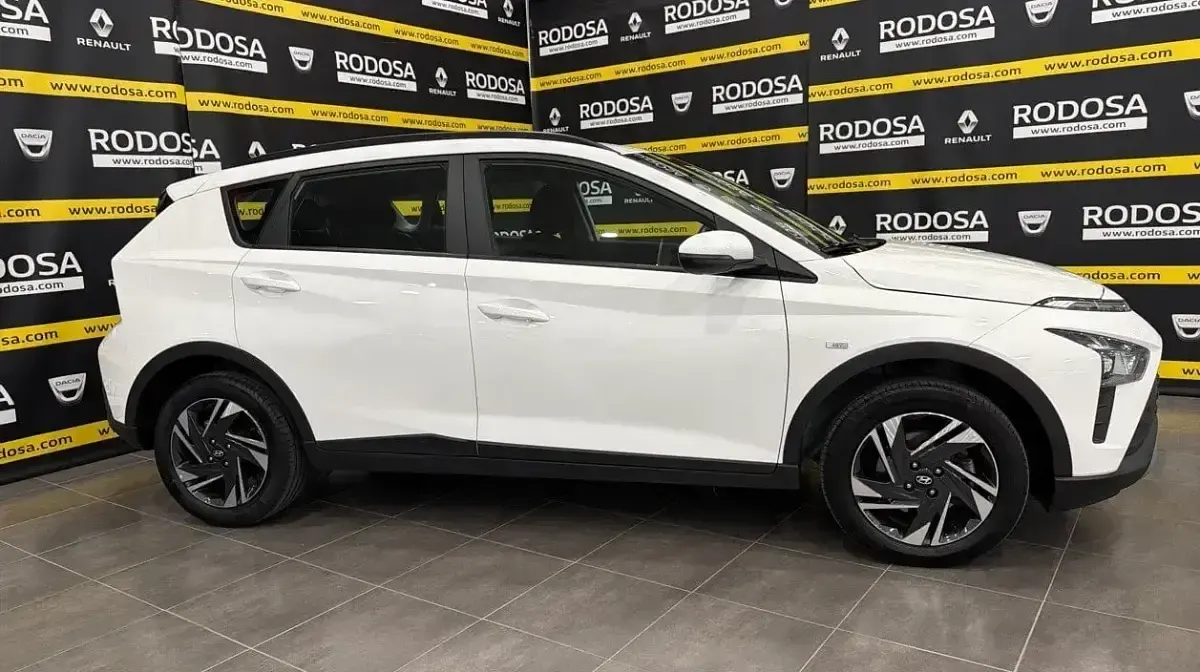 Usado Hyundai Bayon 120 CV (88 kW) 2023 Blanco SUV